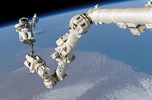 300px-STS-114_Steve_Robinson_on_Canadarm2.jpg